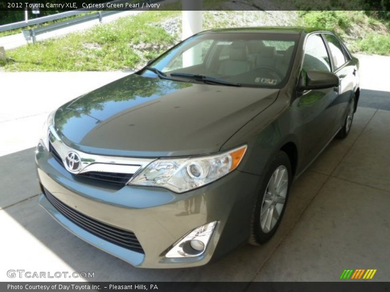 Cypress Green Pearl / Ivory 2012 Toyota Camry XLE