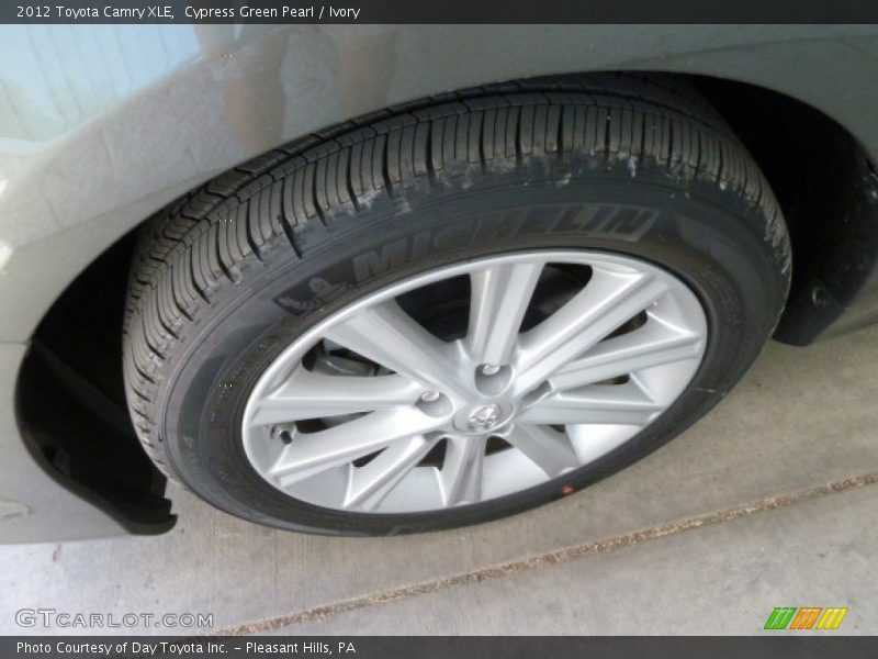 Cypress Green Pearl / Ivory 2012 Toyota Camry XLE