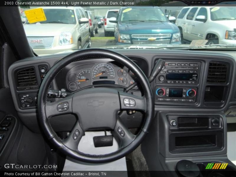 Light Pewter Metallic / Dark Charcoal 2003 Chevrolet Avalanche 1500 4x4