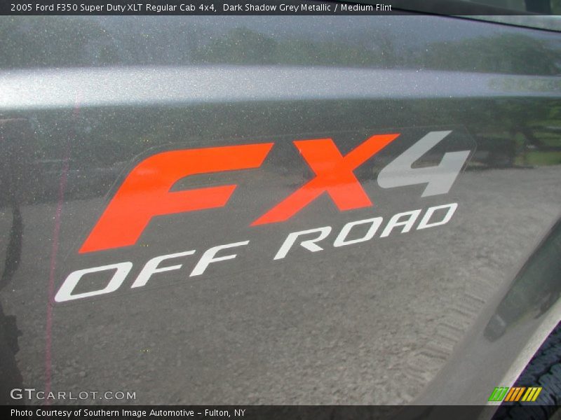  2005 F350 Super Duty XLT Regular Cab 4x4 Logo
