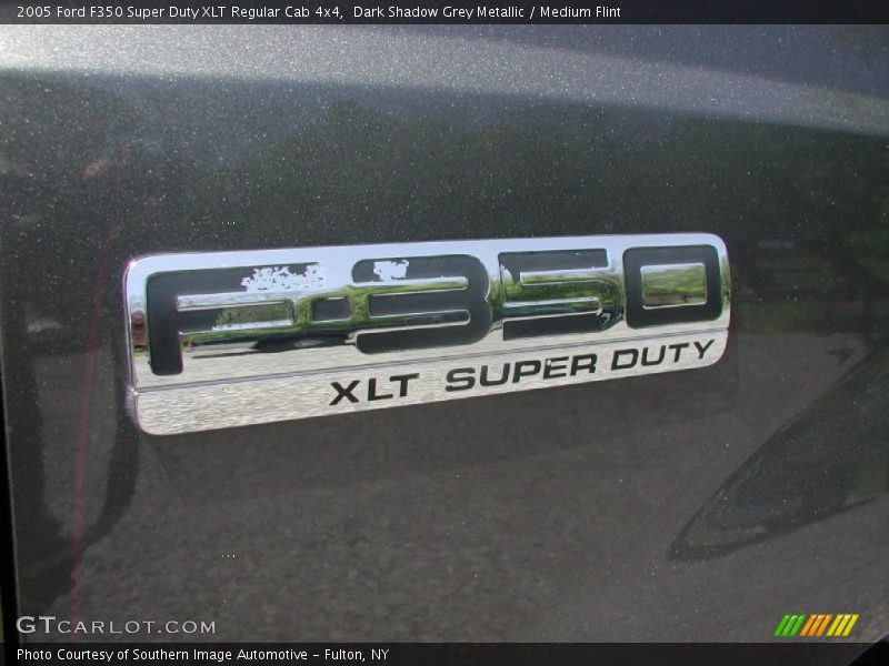  2005 F350 Super Duty XLT Regular Cab 4x4 Logo