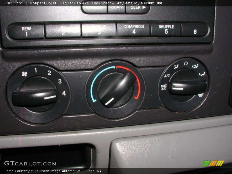 Controls of 2005 F350 Super Duty XLT Regular Cab 4x4