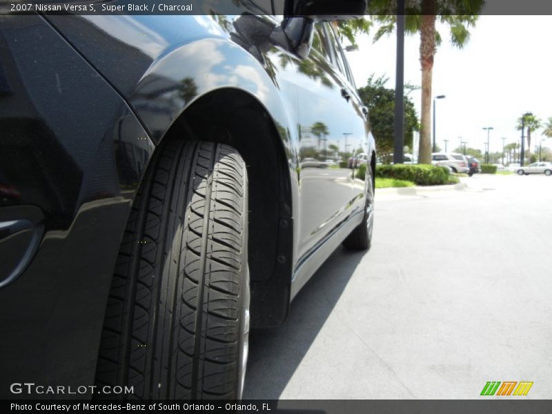 Super Black / Charcoal 2007 Nissan Versa S