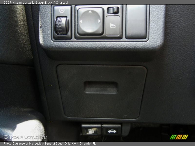 Super Black / Charcoal 2007 Nissan Versa S