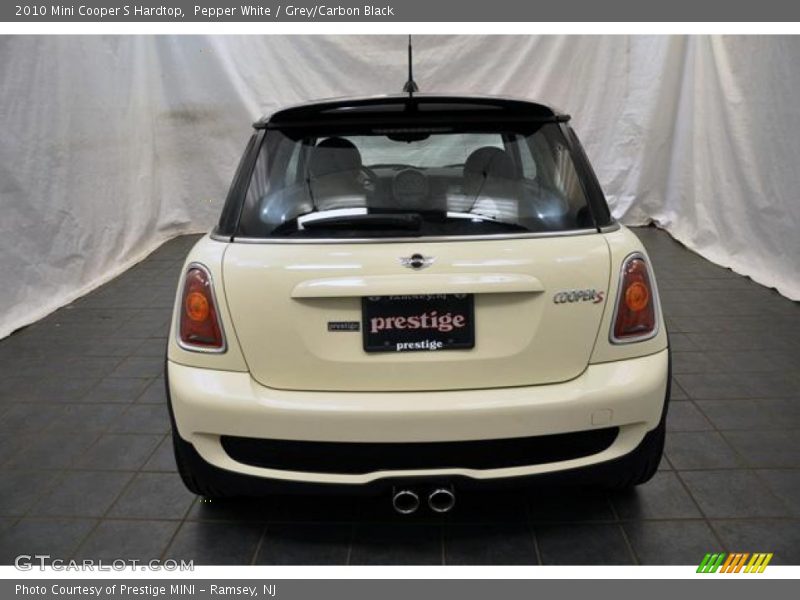 Pepper White / Grey/Carbon Black 2010 Mini Cooper S Hardtop