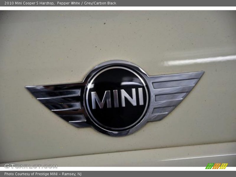 Pepper White / Grey/Carbon Black 2010 Mini Cooper S Hardtop