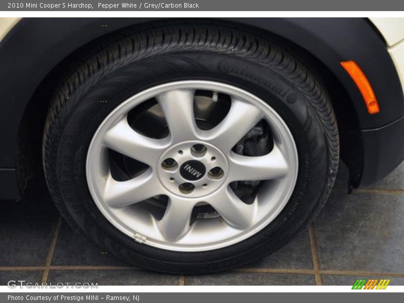 Pepper White / Grey/Carbon Black 2010 Mini Cooper S Hardtop