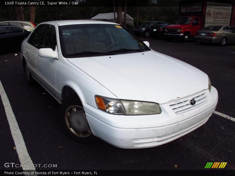 Super White / Oak 1998 Toyota Camry CE