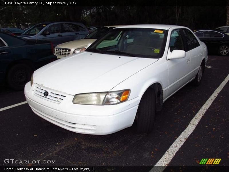 Super White / Oak 1998 Toyota Camry CE