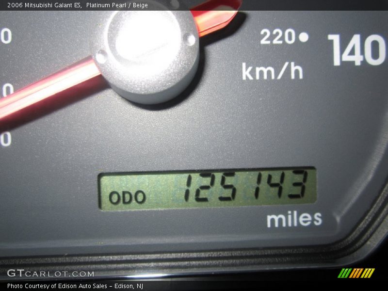 Platinum Pearl / Beige 2006 Mitsubishi Galant ES