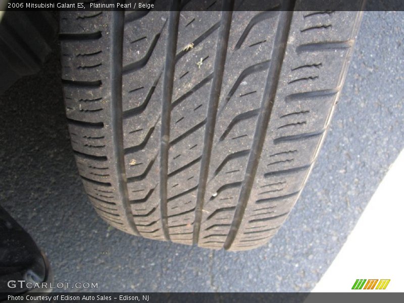 Platinum Pearl / Beige 2006 Mitsubishi Galant ES