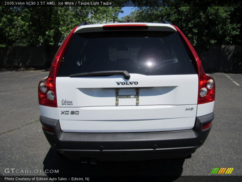 Ice White / Taupe/Light Taupe 2005 Volvo XC90 2.5T AWD