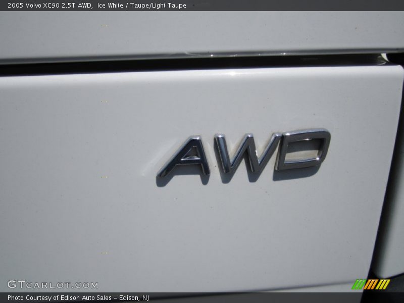Ice White / Taupe/Light Taupe 2005 Volvo XC90 2.5T AWD