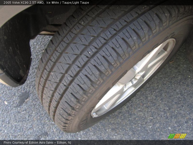 Ice White / Taupe/Light Taupe 2005 Volvo XC90 2.5T AWD
