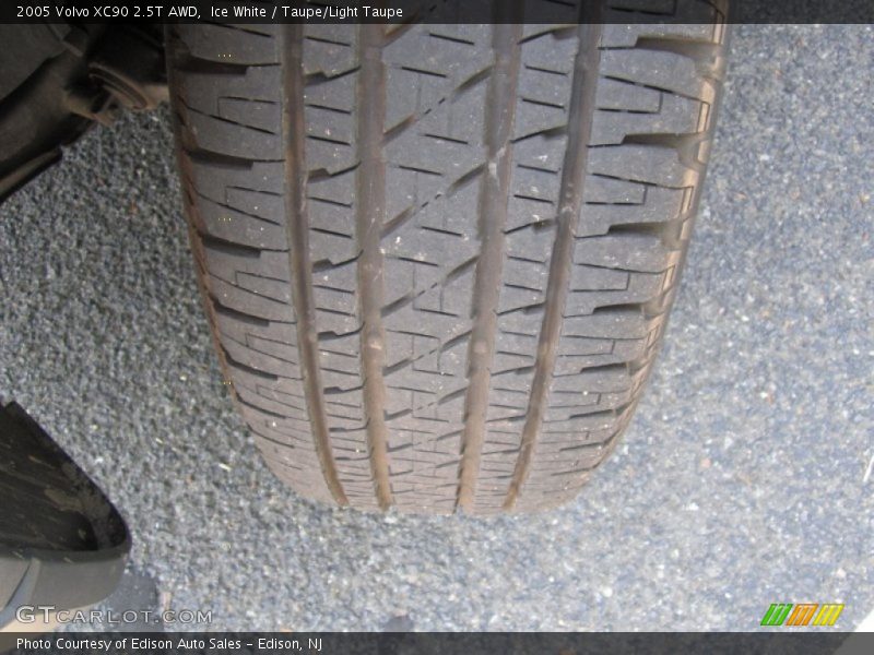 Ice White / Taupe/Light Taupe 2005 Volvo XC90 2.5T AWD