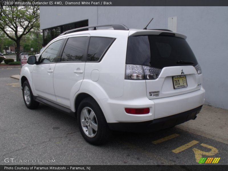 Diamond White Pearl / Black 2010 Mitsubishi Outlander ES 4WD
