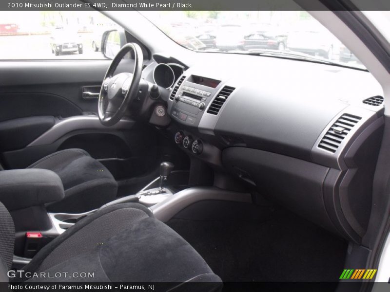 Diamond White Pearl / Black 2010 Mitsubishi Outlander ES 4WD