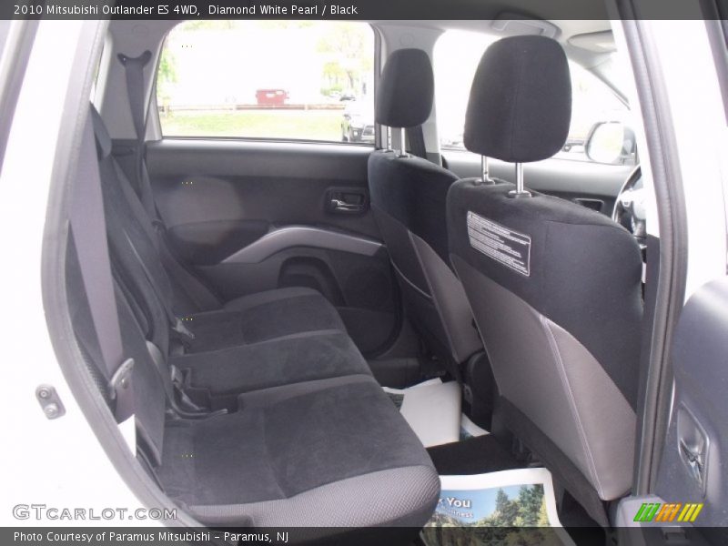 Diamond White Pearl / Black 2010 Mitsubishi Outlander ES 4WD