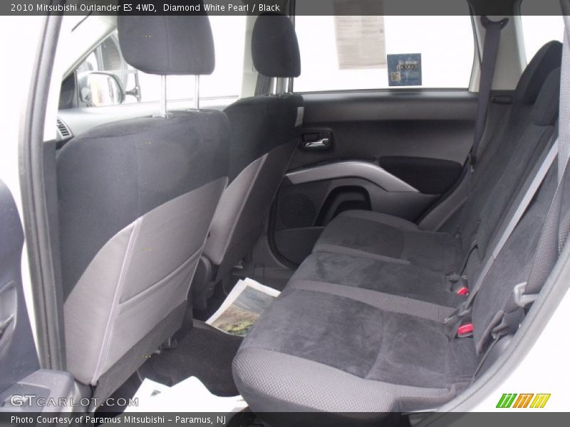 Diamond White Pearl / Black 2010 Mitsubishi Outlander ES 4WD