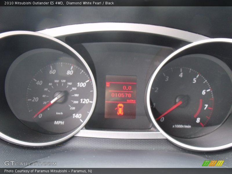 Diamond White Pearl / Black 2010 Mitsubishi Outlander ES 4WD