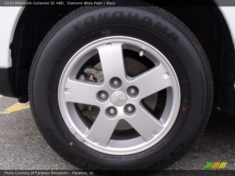 Diamond White Pearl / Black 2010 Mitsubishi Outlander ES 4WD