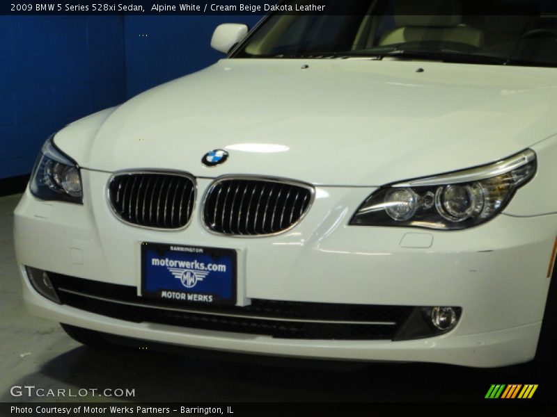 Alpine White / Cream Beige Dakota Leather 2009 BMW 5 Series 528xi Sedan