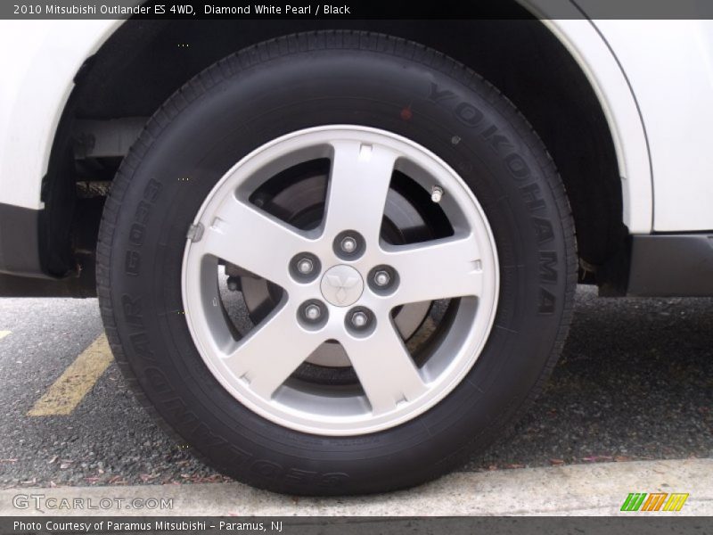 Diamond White Pearl / Black 2010 Mitsubishi Outlander ES 4WD