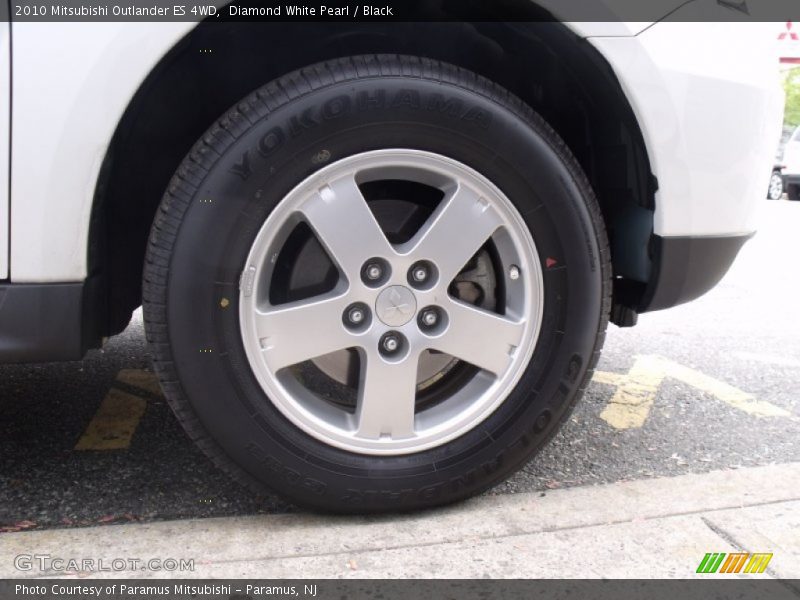 Diamond White Pearl / Black 2010 Mitsubishi Outlander ES 4WD