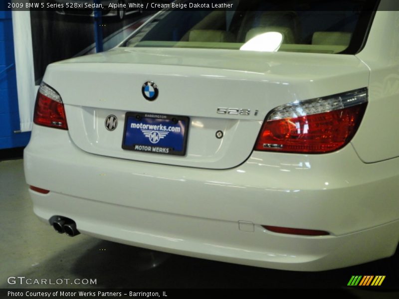 Alpine White / Cream Beige Dakota Leather 2009 BMW 5 Series 528xi Sedan