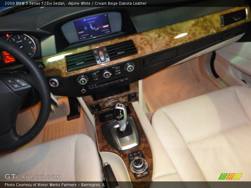 Alpine White / Cream Beige Dakota Leather 2009 BMW 5 Series 528xi Sedan