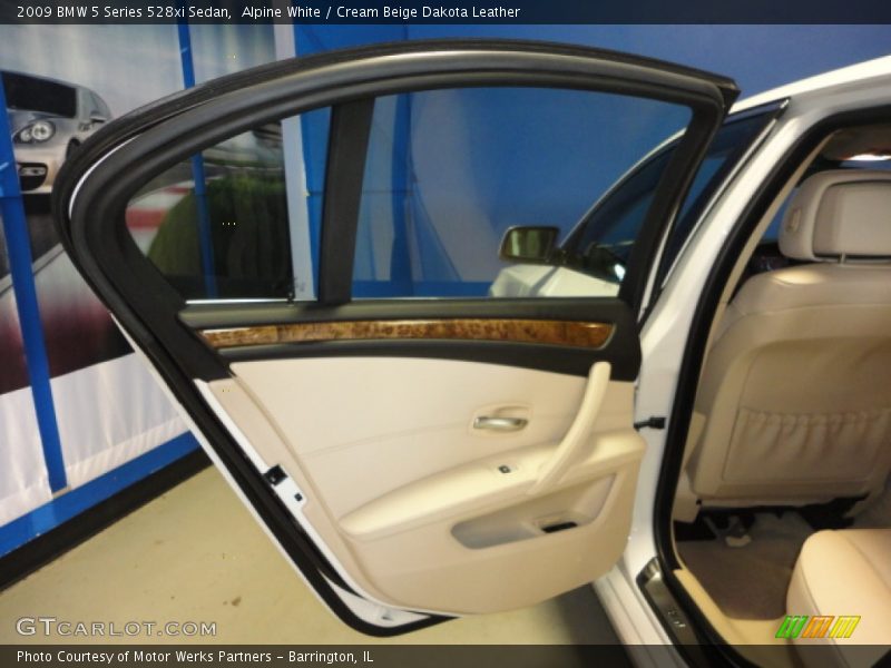 Alpine White / Cream Beige Dakota Leather 2009 BMW 5 Series 528xi Sedan
