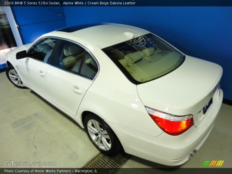 Alpine White / Cream Beige Dakota Leather 2009 BMW 5 Series 528xi Sedan