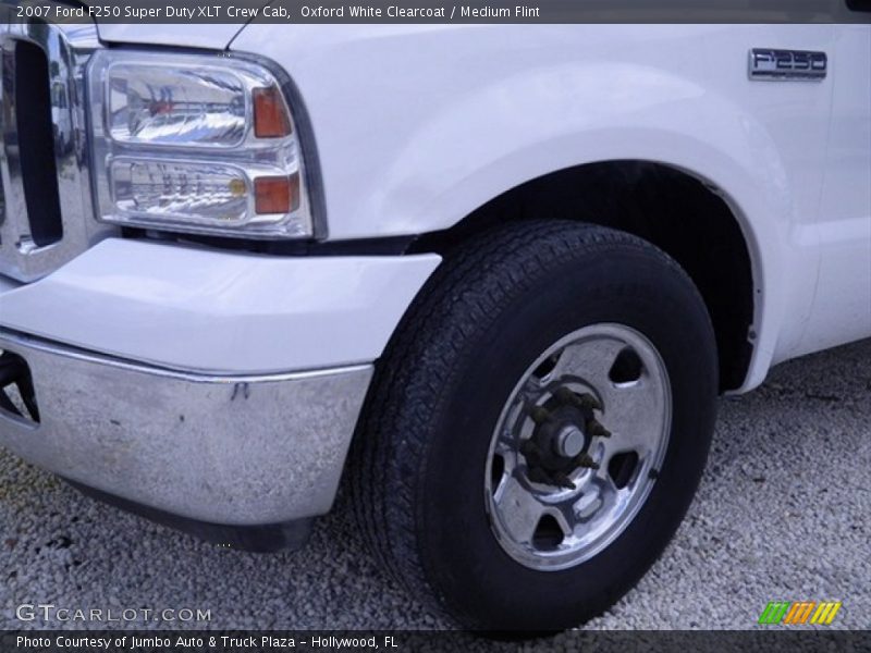Oxford White Clearcoat / Medium Flint 2007 Ford F250 Super Duty XLT Crew Cab