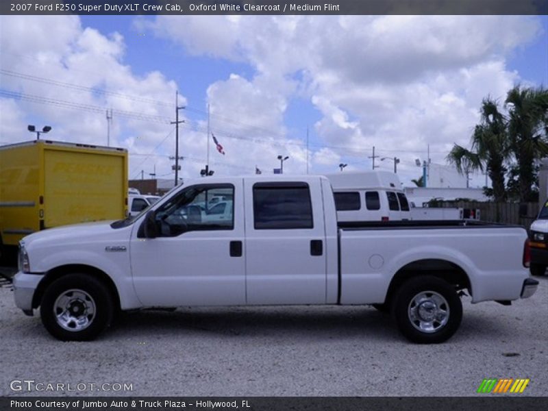 Oxford White Clearcoat / Medium Flint 2007 Ford F250 Super Duty XLT Crew Cab