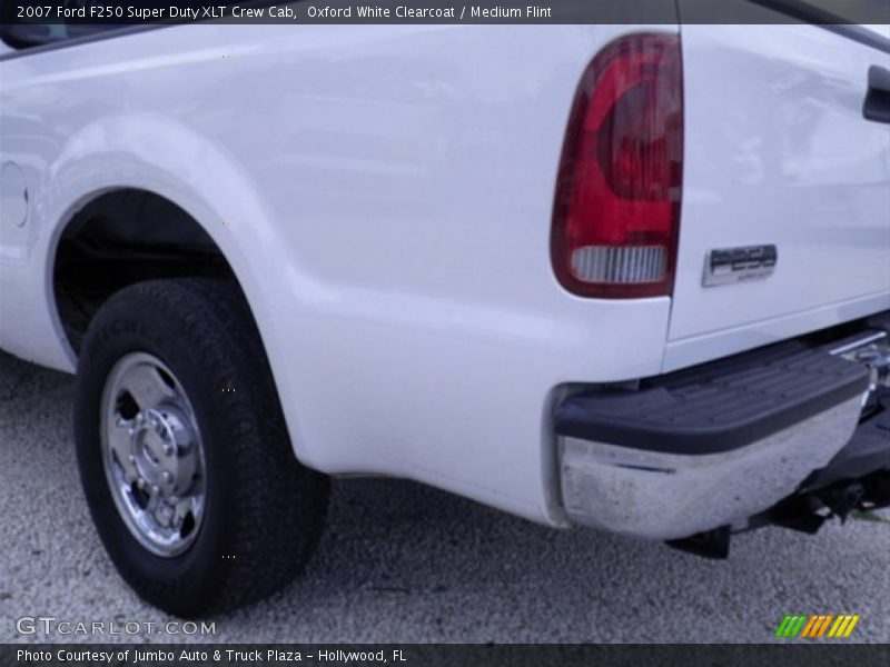 Oxford White Clearcoat / Medium Flint 2007 Ford F250 Super Duty XLT Crew Cab