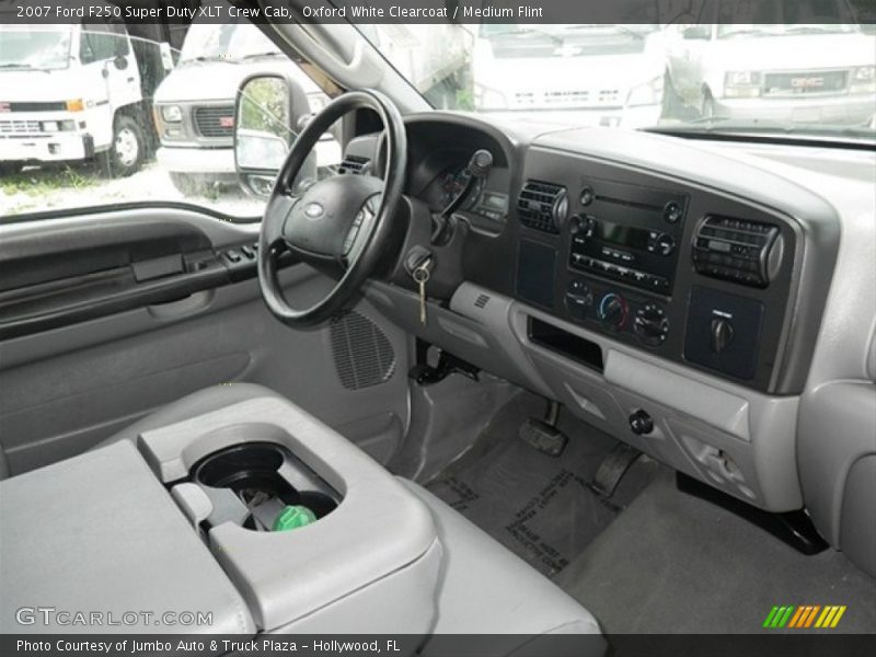 Oxford White Clearcoat / Medium Flint 2007 Ford F250 Super Duty XLT Crew Cab