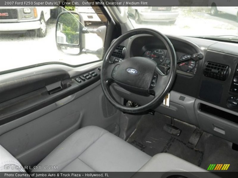 Oxford White Clearcoat / Medium Flint 2007 Ford F250 Super Duty XLT Crew Cab