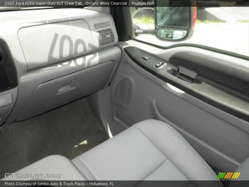 Oxford White Clearcoat / Medium Flint 2007 Ford F250 Super Duty XLT Crew Cab