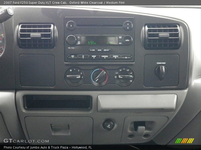 Oxford White Clearcoat / Medium Flint 2007 Ford F250 Super Duty XLT Crew Cab