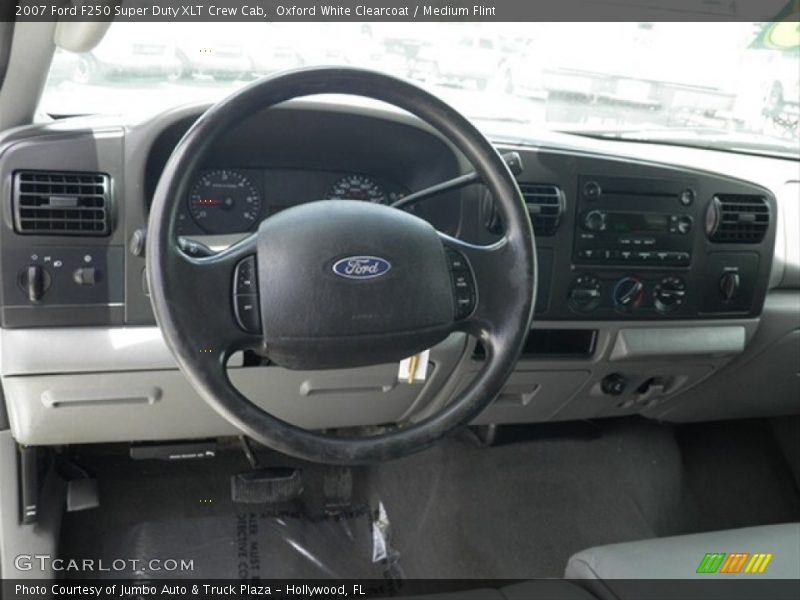Oxford White Clearcoat / Medium Flint 2007 Ford F250 Super Duty XLT Crew Cab