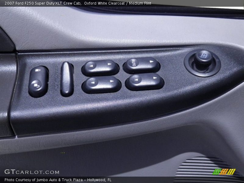 Oxford White Clearcoat / Medium Flint 2007 Ford F250 Super Duty XLT Crew Cab