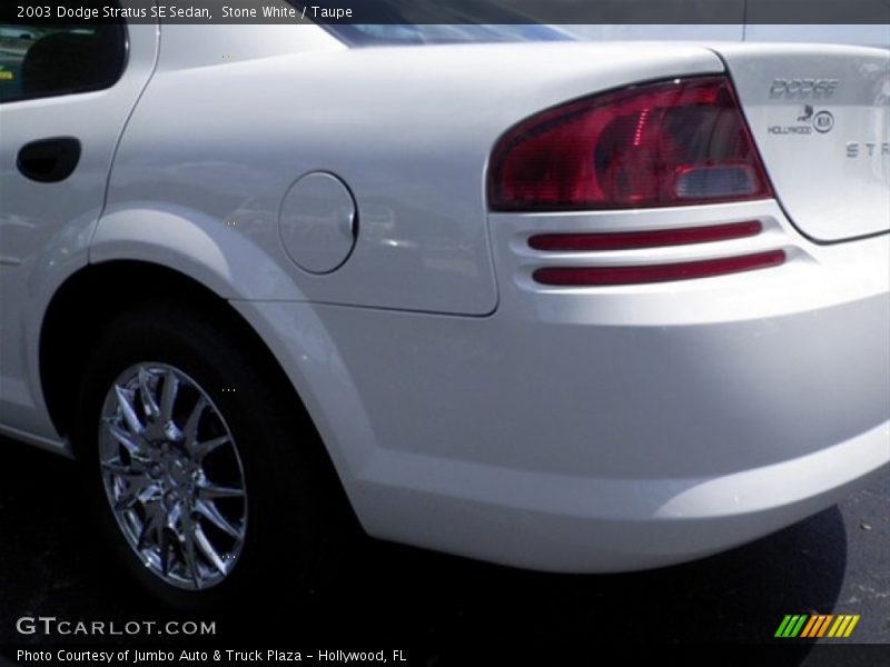Stone White / Taupe 2003 Dodge Stratus SE Sedan