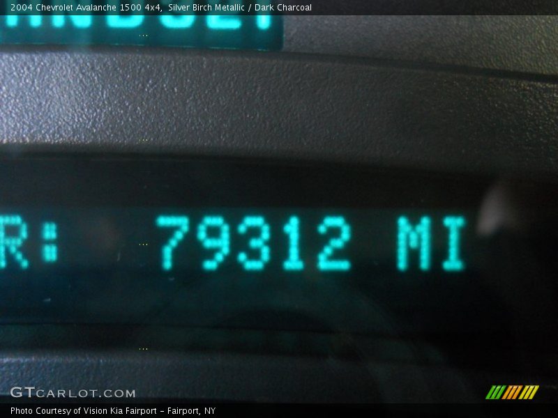 Silver Birch Metallic / Dark Charcoal 2004 Chevrolet Avalanche 1500 4x4
