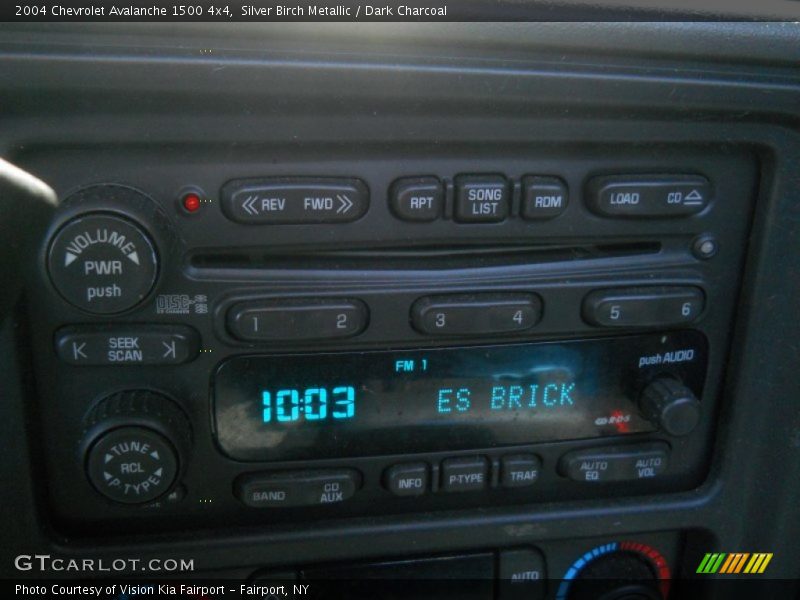 Silver Birch Metallic / Dark Charcoal 2004 Chevrolet Avalanche 1500 4x4