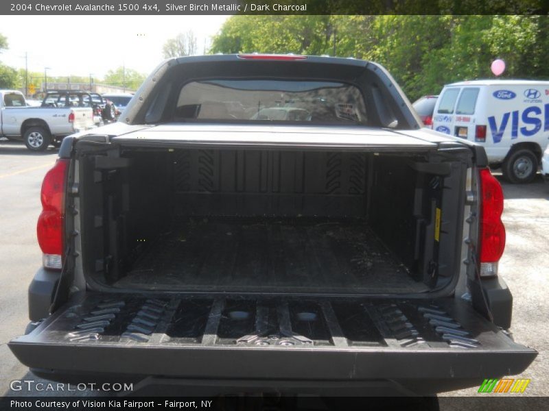 Silver Birch Metallic / Dark Charcoal 2004 Chevrolet Avalanche 1500 4x4