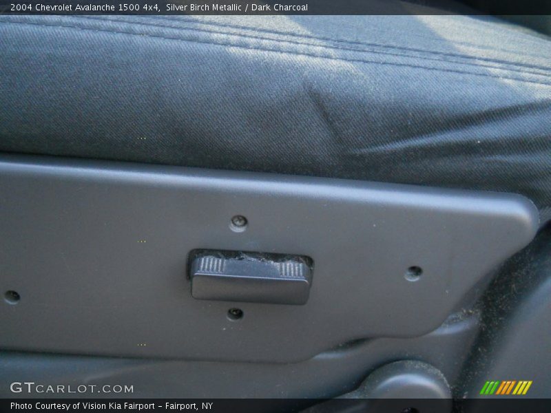Silver Birch Metallic / Dark Charcoal 2004 Chevrolet Avalanche 1500 4x4