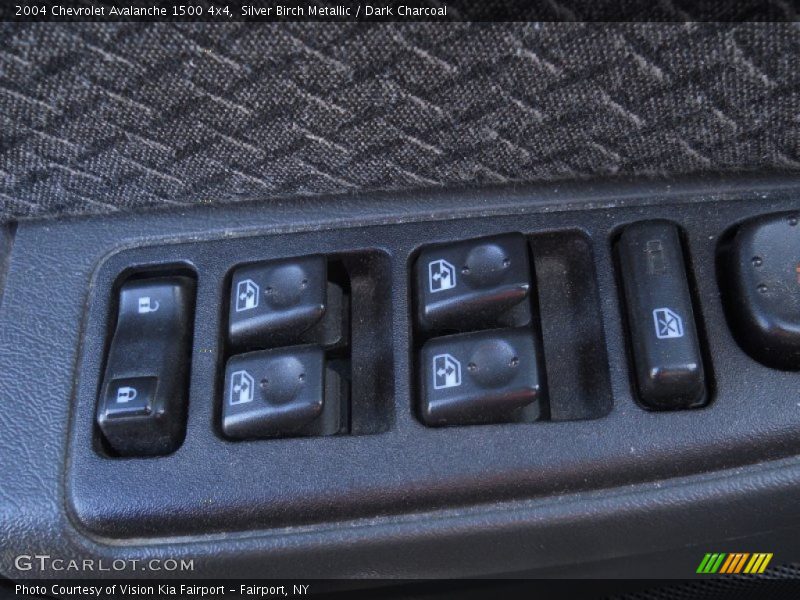 Silver Birch Metallic / Dark Charcoal 2004 Chevrolet Avalanche 1500 4x4