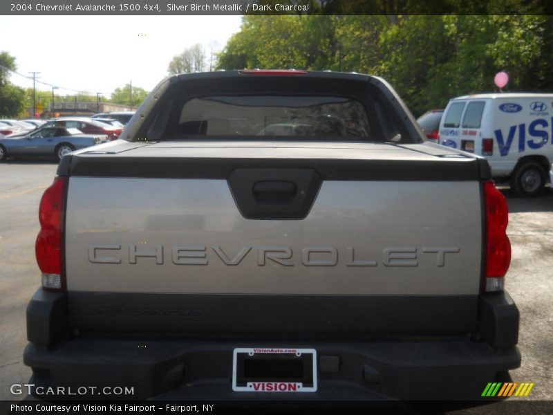 Silver Birch Metallic / Dark Charcoal 2004 Chevrolet Avalanche 1500 4x4