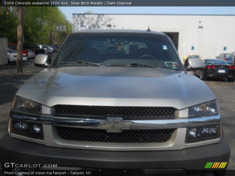 Silver Birch Metallic / Dark Charcoal 2004 Chevrolet Avalanche 1500 4x4
