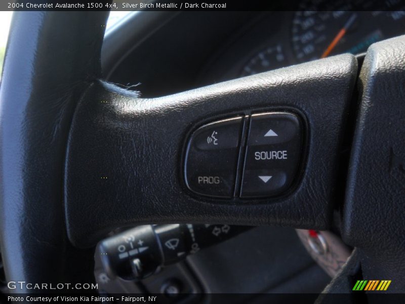 Silver Birch Metallic / Dark Charcoal 2004 Chevrolet Avalanche 1500 4x4